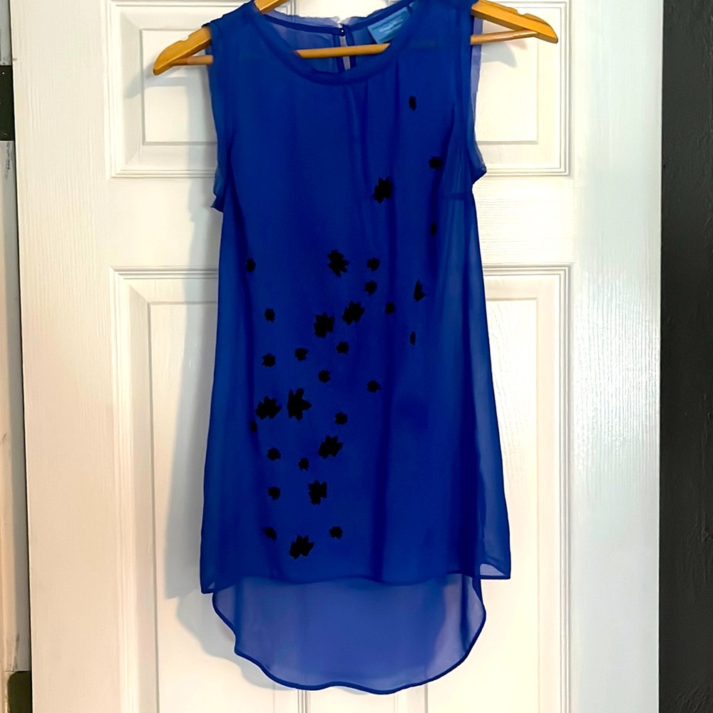 Simply Vera Wang Bright blue asymmetrical sheer top